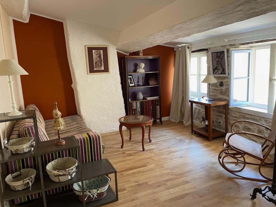 La Maison De Lea, Chambres D'Hotes De 14 Couchages ตูร์นุส ภายนอก รูปภาพ